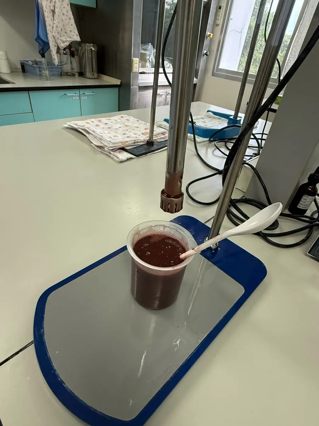 ตัวอย่างระหว่างการผสมในแล็บ